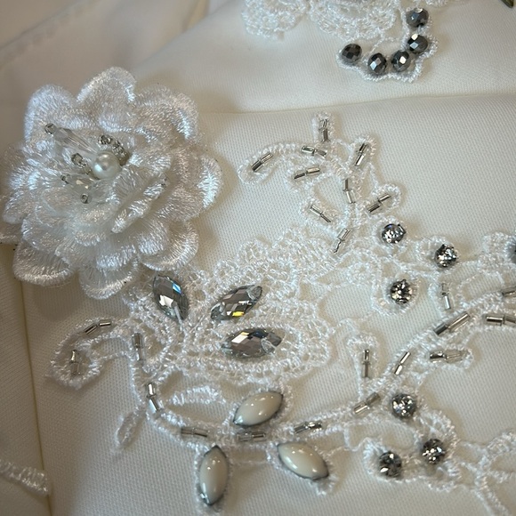 Badgley Mischka White Beaded Off-Shoulder Wedding Gown Size 4 | NWT - Picture 13 of 16